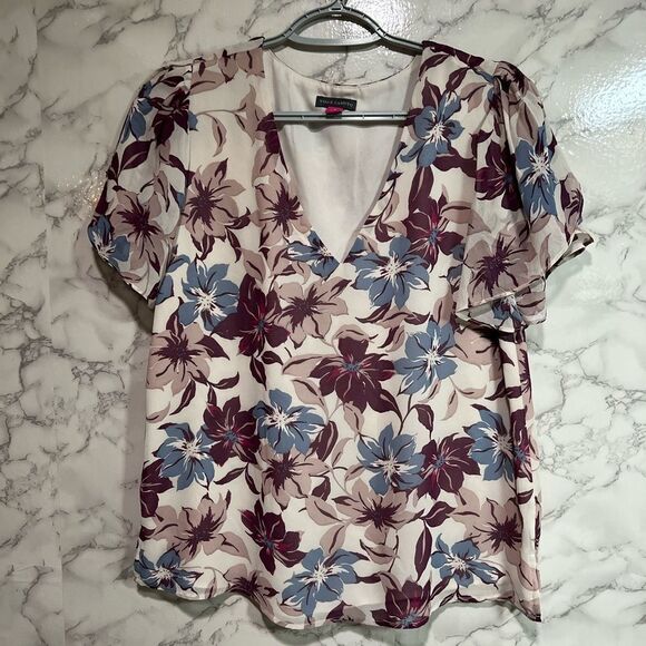 Vince Camuto Floral Print V-Neck Blouse in Sea Breeze, Size Small - Picture 3 of 13
